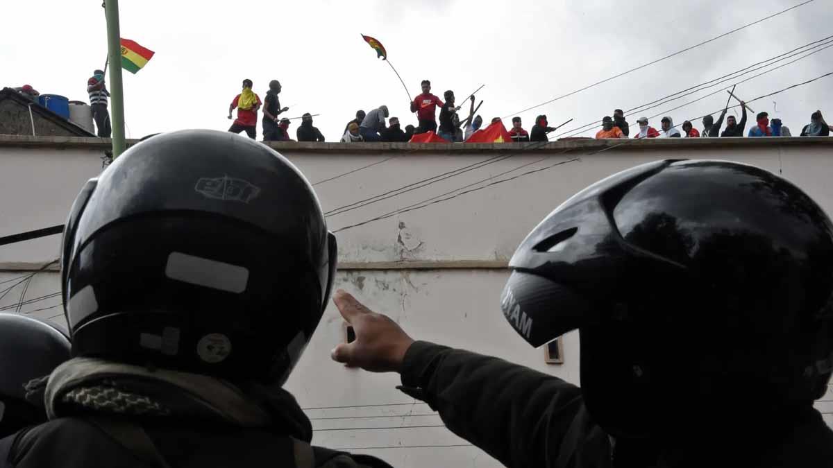 Se rebelan reos en cárcel boliviana tras muertes por Covid-19