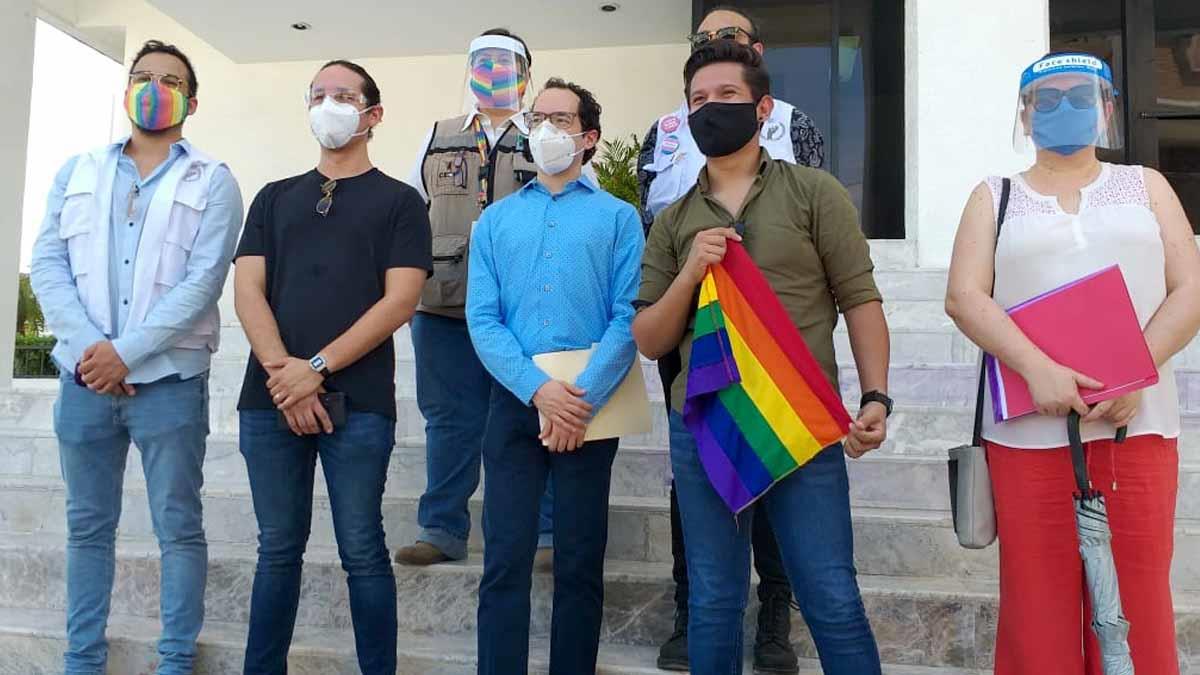 Piden no discriminar a los matrimonios igualitarios