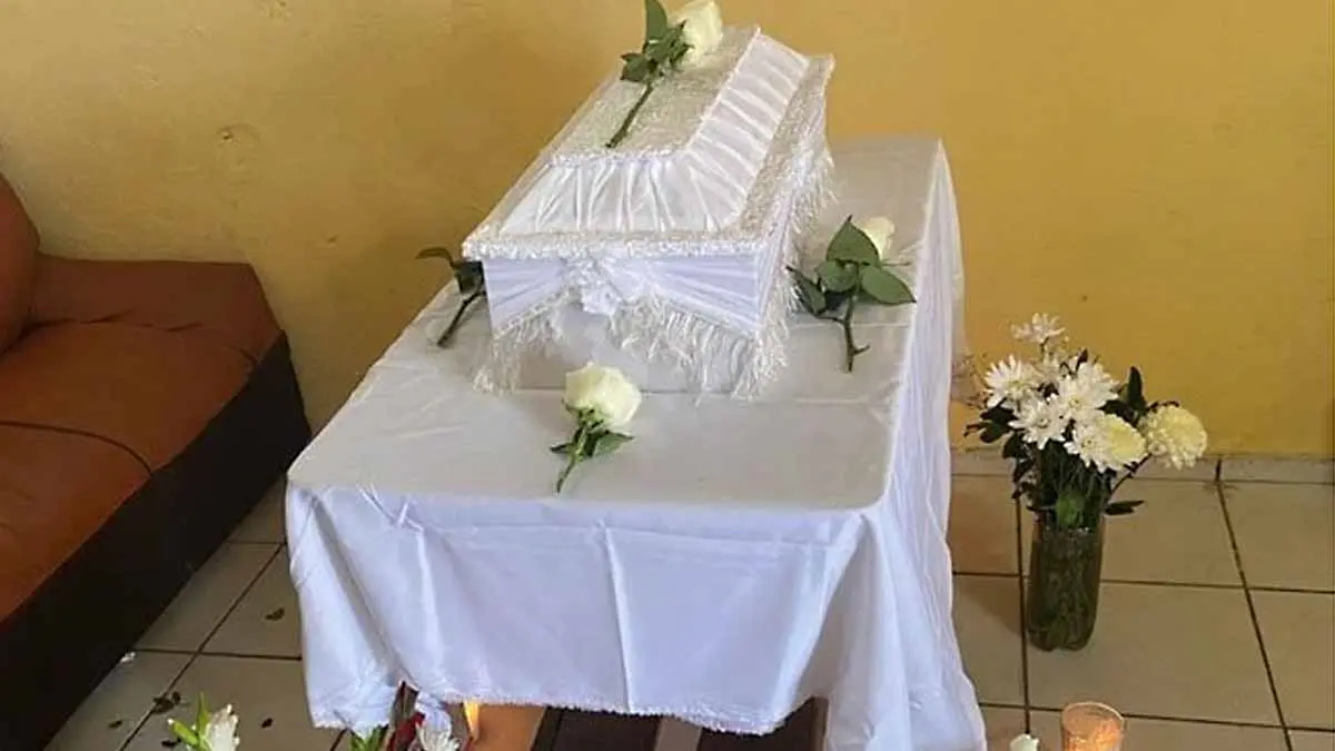 Muere en el vientre de su madre cuando ebrio arrolló con auto baby shower