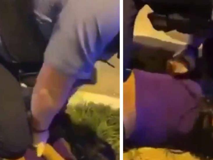 Somete agente a mujer embarazada de color con la rodilla en el piso Somete agente a mujer embarazada de color con la rodilla en el piso