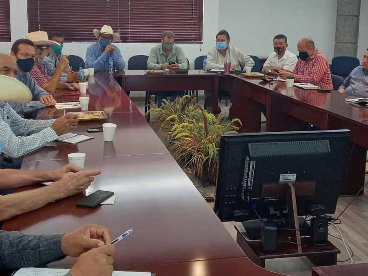 Agricultores demandan el pago de apoyos anteriores Agricultores demandan el pago de apoyos anteriores