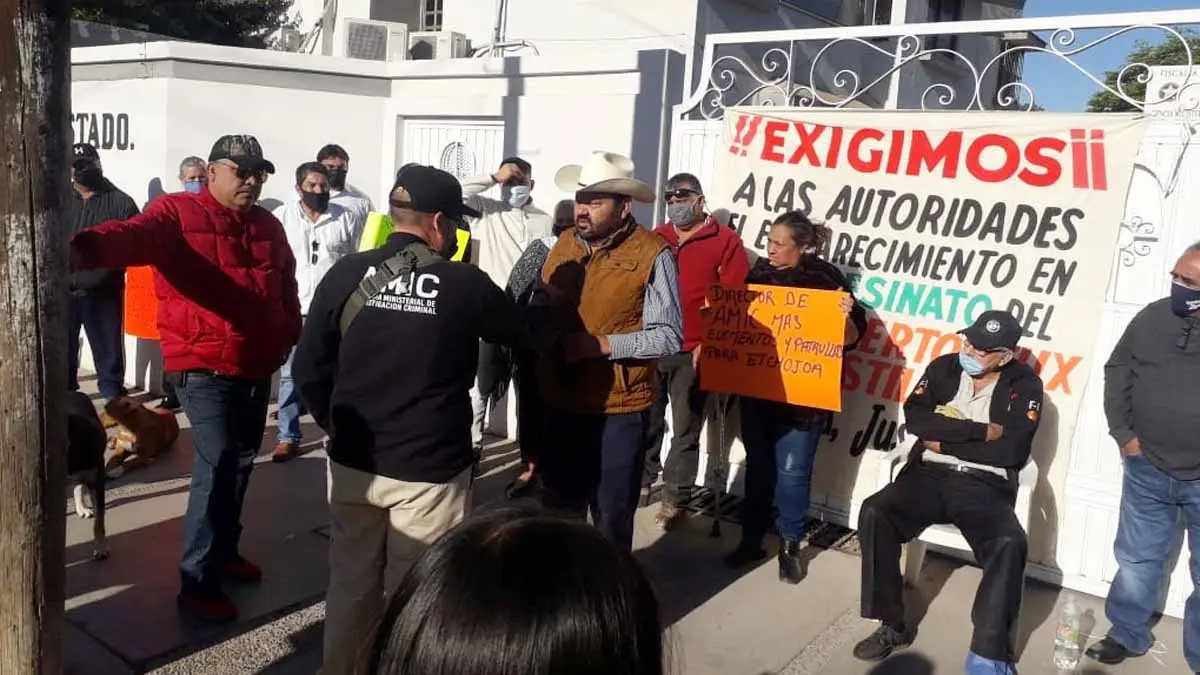 Exigen justicia por crimen de maestro