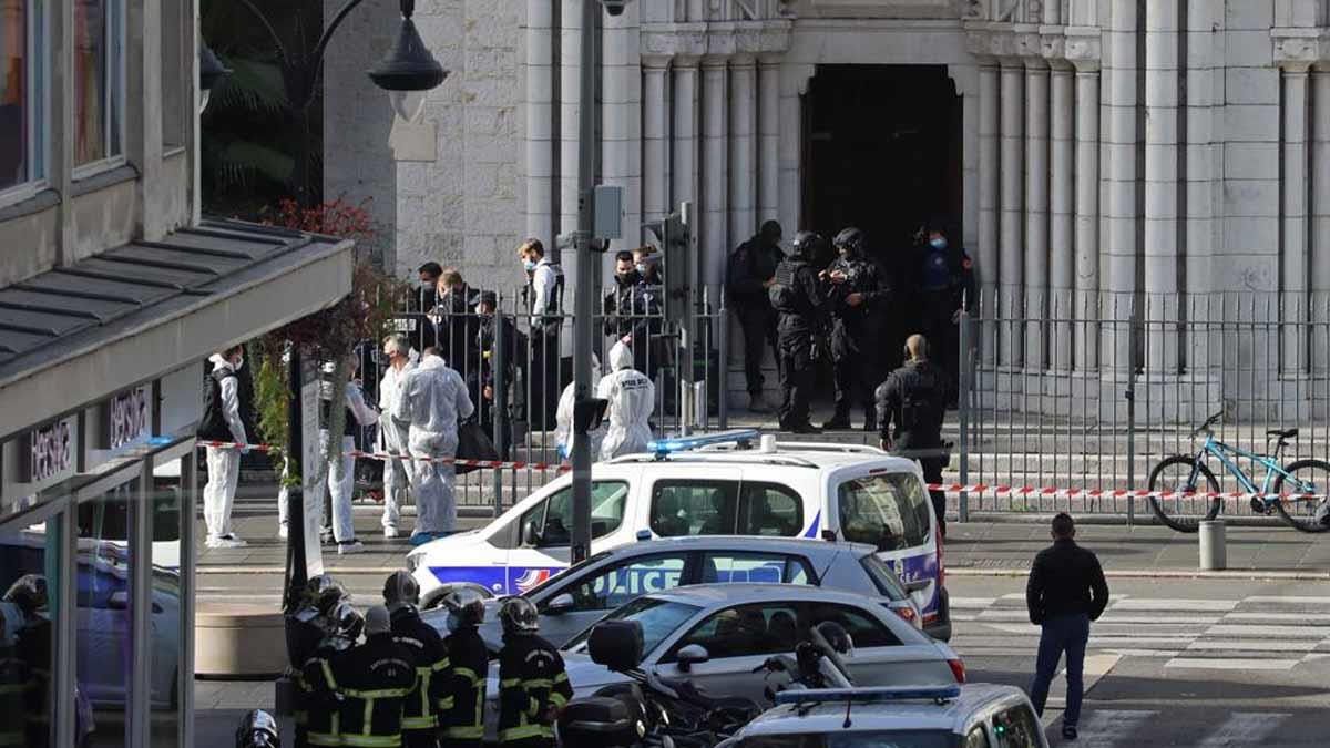 Atentado terrorista en basílica de Niza deja 3 muertos