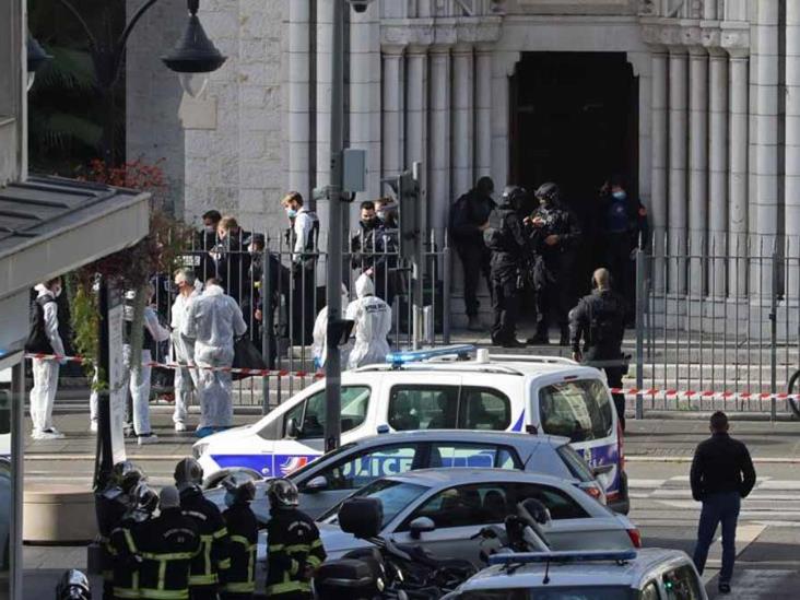 Atentado terrorista en basílica de Niza deja 3 muertos Atentado terrorista en basílica de Niza deja 3 muertos