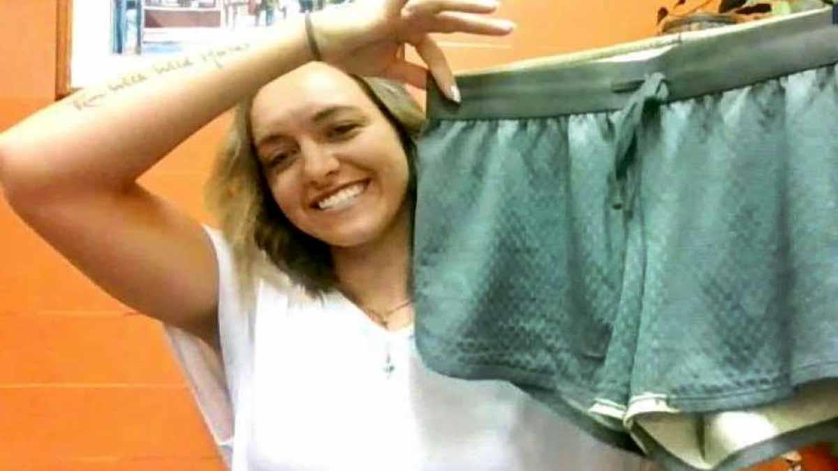 Por llevar pantalones muy cortos la expulsan del gimnasio