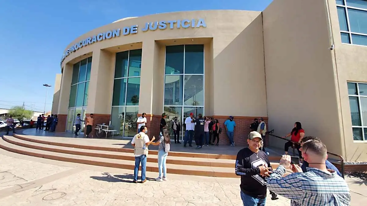 Comunicadores se manifiestan en la Fiscalía de Justicia de Sonora