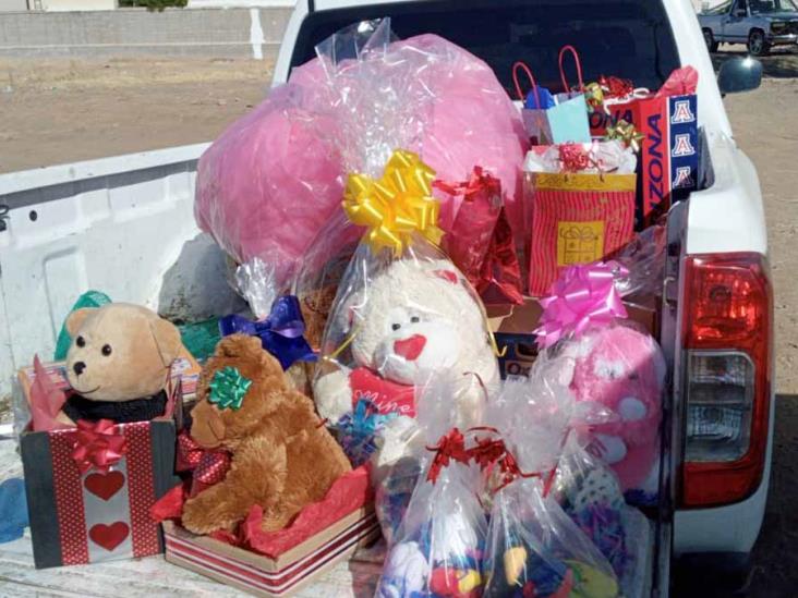 Siguen recibiendo donaciones de juguetes para Navidad Siguen recibiendo donaciones de juguetes para Navidad