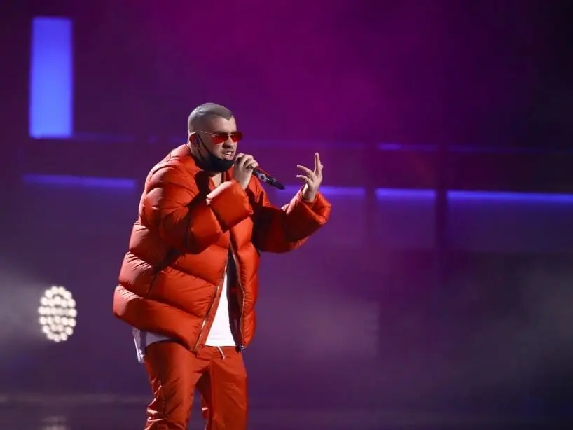 Bad Bunny da positivo a covid-19 y es puesto en cuarentena