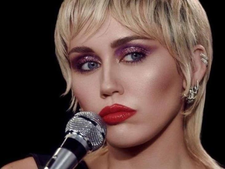 Miley Cyrus recae en el alcohol tras el encierro por el COVID-19 Miley Cyrus recae en el alcohol tras el encierro por el COVID-19