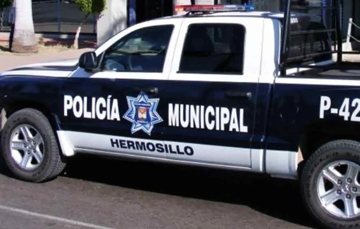 Le roban más de 240,000 pesos al cambiar una llanta