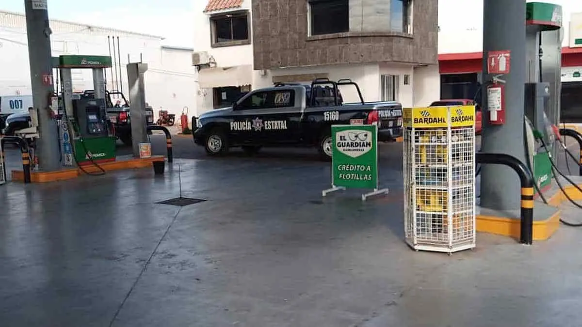 Asaltan a empleados de gasolinera