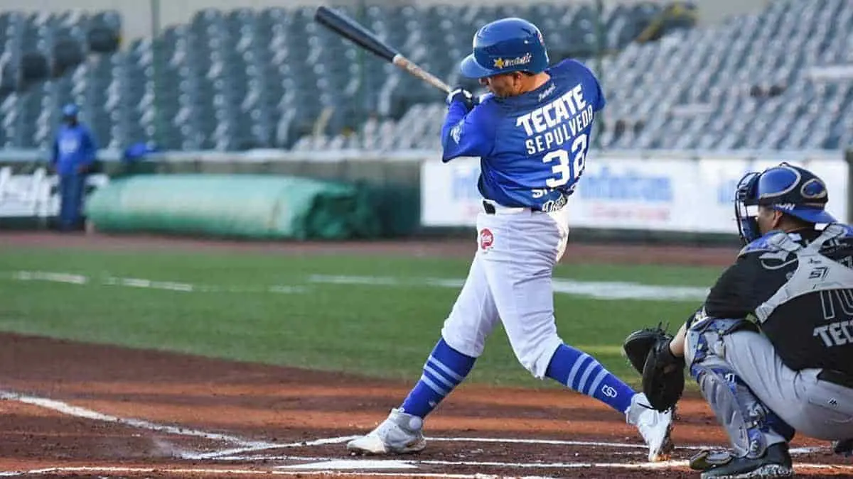 Yaquis le pega a Charros