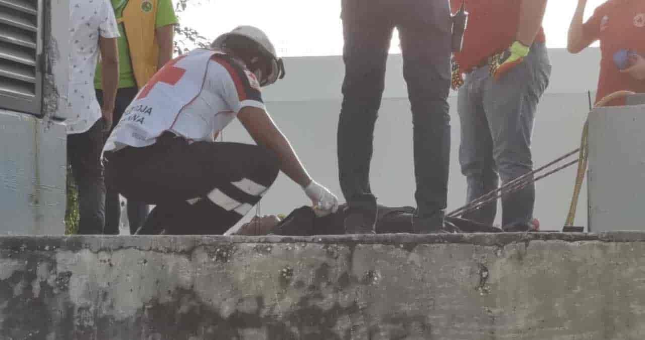 Trabajador sufre descarga eléctrica