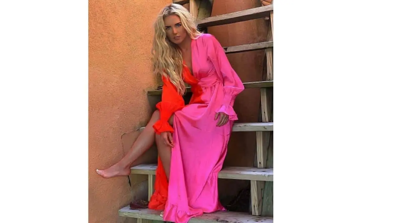 Aparece Tania Ruiz con notorio bronceado