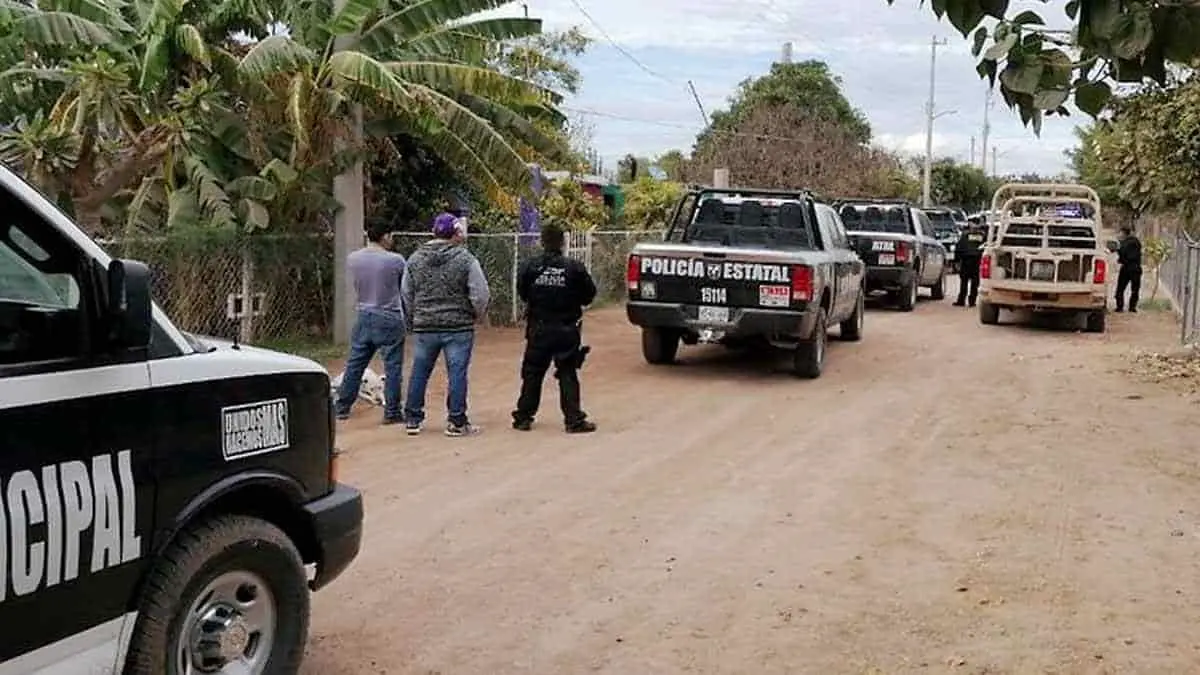 Toma a una mujer como rehén para escapar de la ley