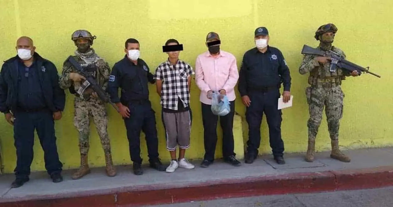 Capturan a dos hombres con mariguana y “crystal”