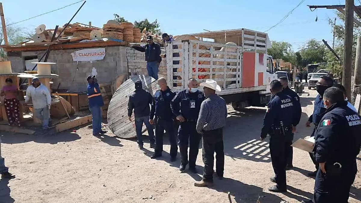 Al Señor de la Madera le cierran la carpintería