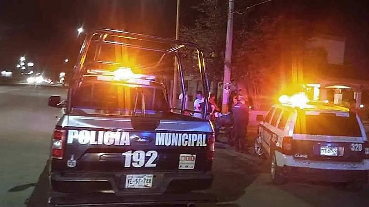 Madre e hijo son baleados frente a su casa; él muere