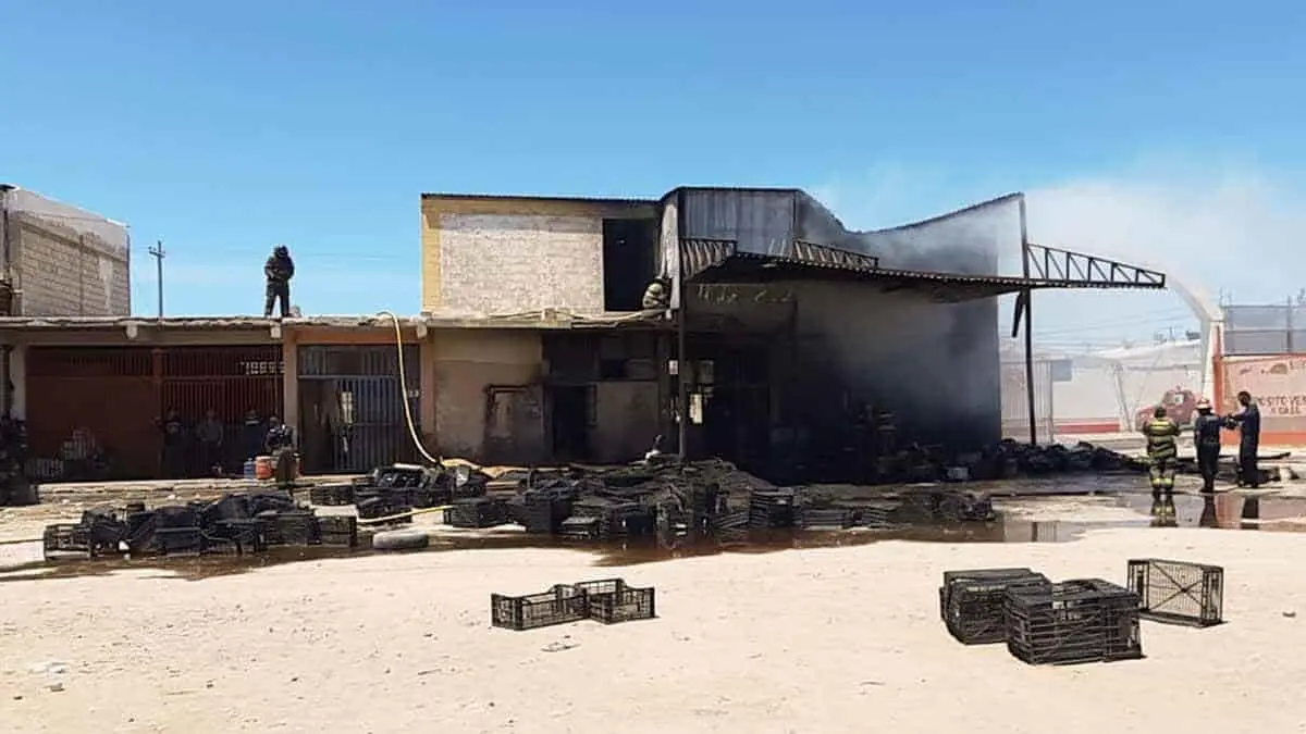 Se incendia local en el Mercado Olímpico en Hermosillo