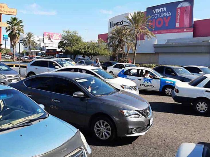 Caos vehicular por vacunación en la Unison Caos vehicular por vacunación en la Unison