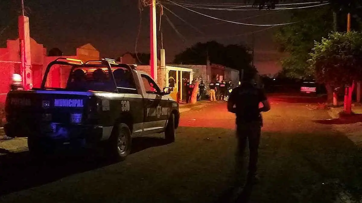 Irrumpen sicarios en casa de Las Haciendas y acribillan a 3