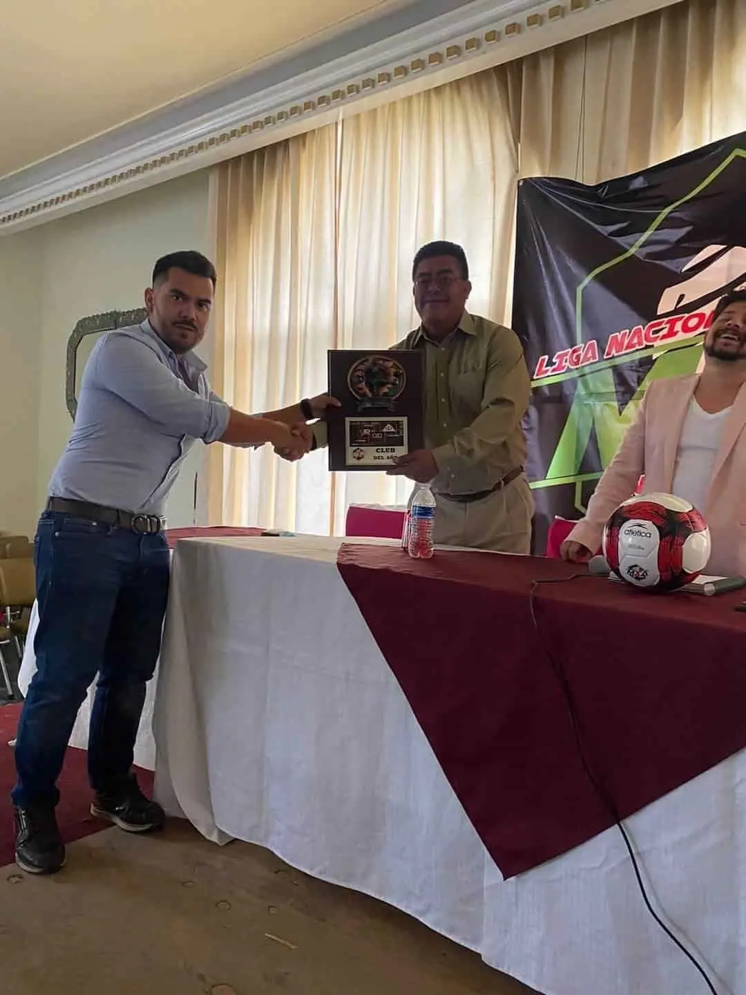 Premian al Club Obson Dynamo