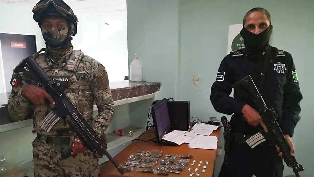 Marinos y municipales aseguran mariguana