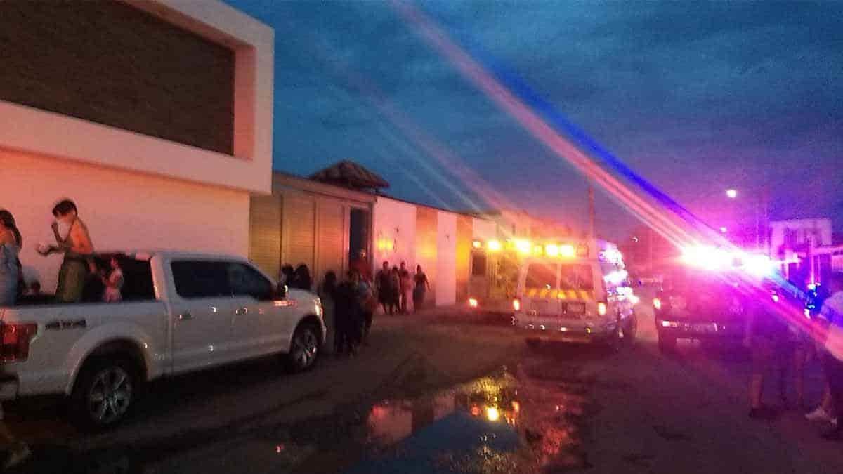 Menores de edad se electrocutan en alberca de local de eventos