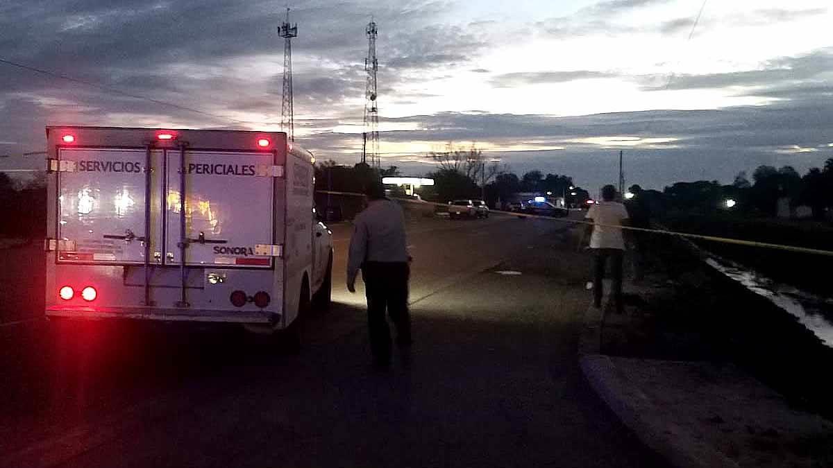 Abandonan a dos hombres ejecutados en la 200