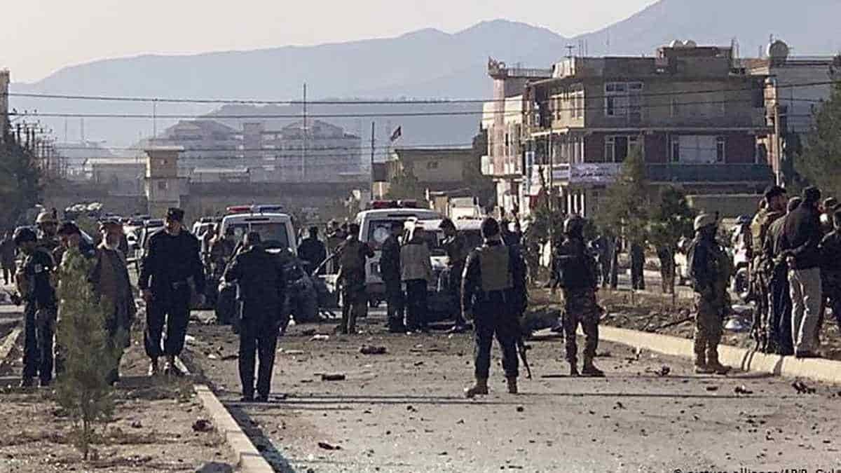 Atentado en Kabul mata a 60 afganos y 12 militares de EEUU