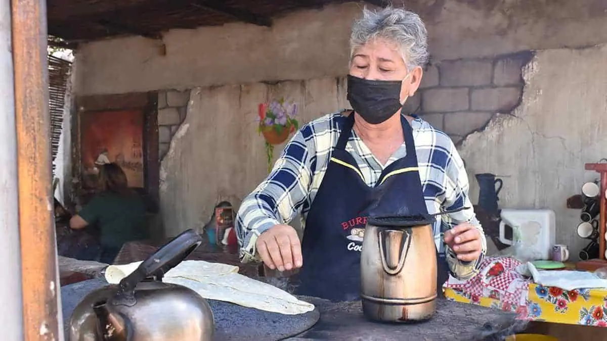 Por tradición, elabora burros de tortillas “sobaqueras”
