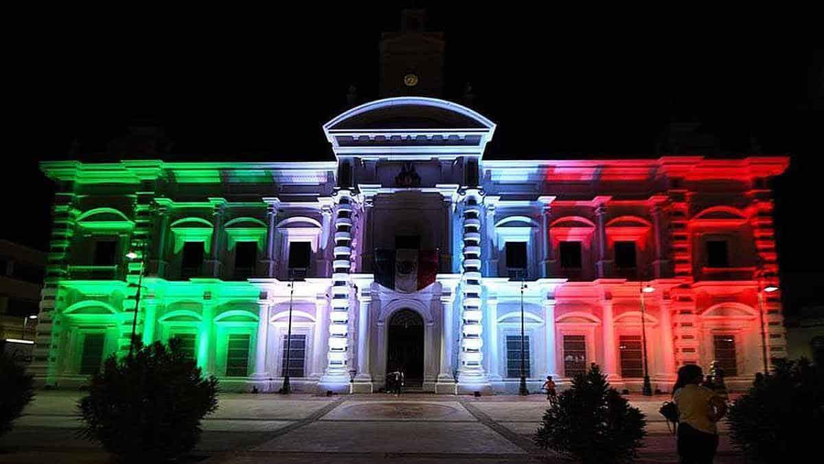 Ceremonia cívico militar por el Mes Patrio