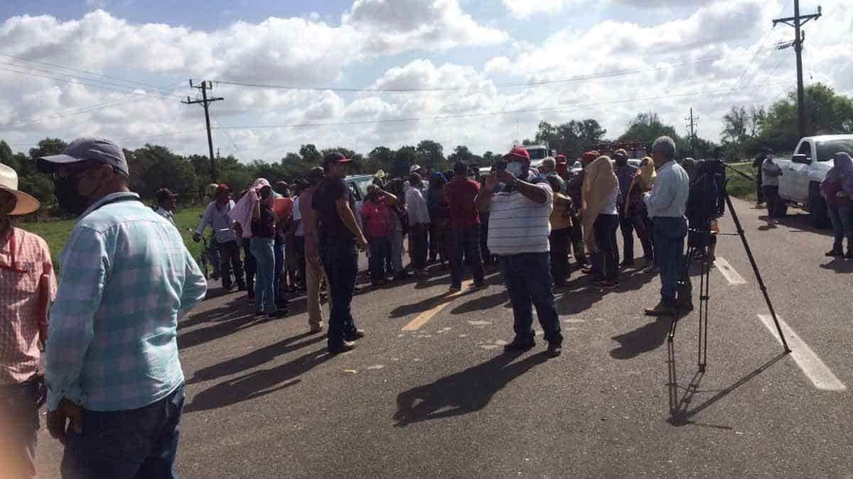 Indígenas mayos bloquean carretera de Etchojoa