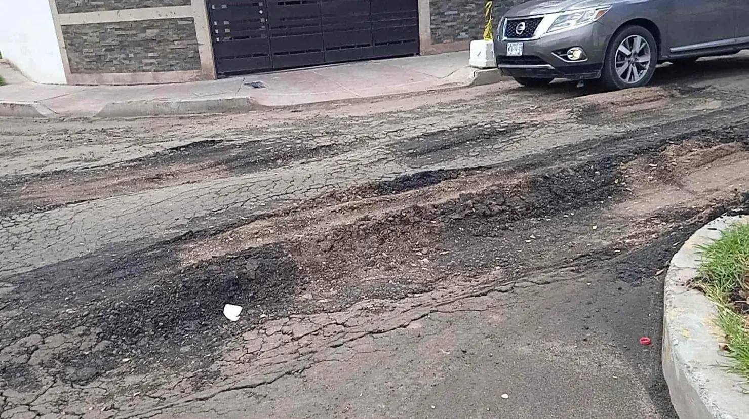 El pavimento se deformo por la humedad