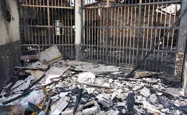 Voraz incendio en una cárcel deja 41 muertos