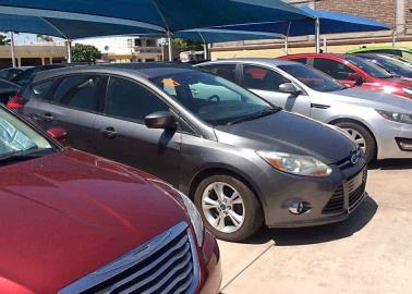 Inflación afecta a vendedores de autos seminuevos y usados