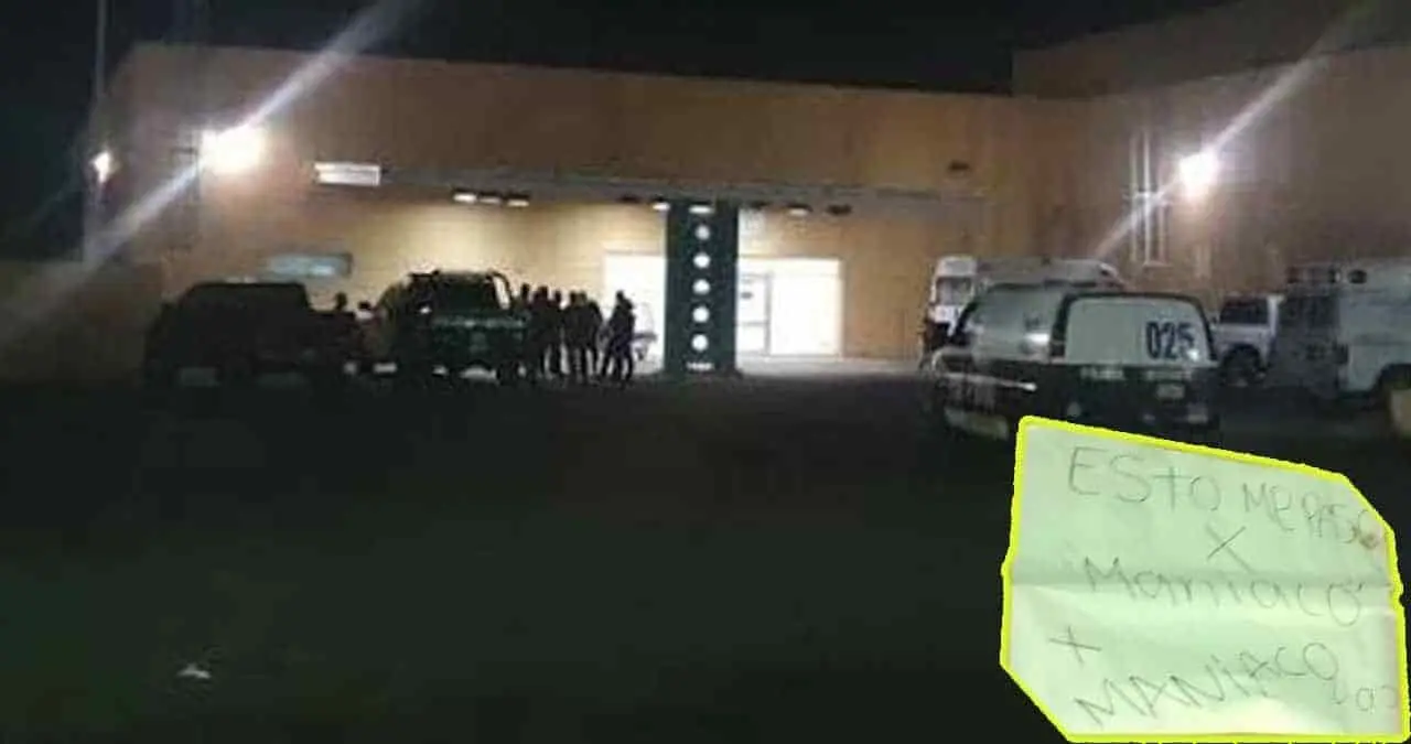 Lo dejan “entamalado” en estacionamiento de una tienda