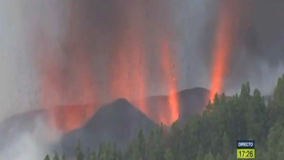 VIDEO: Hace erupción volcán en España