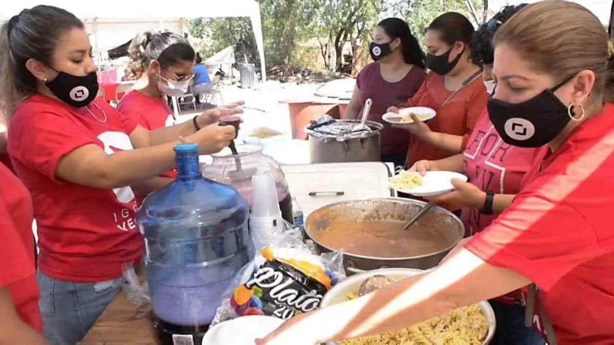 Iglesia cristiana lleva alimentos, ropa y palabra de fe