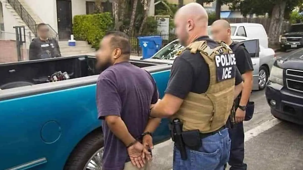 Deportan a mexicano por no darle a un pariente para el iPhone 13