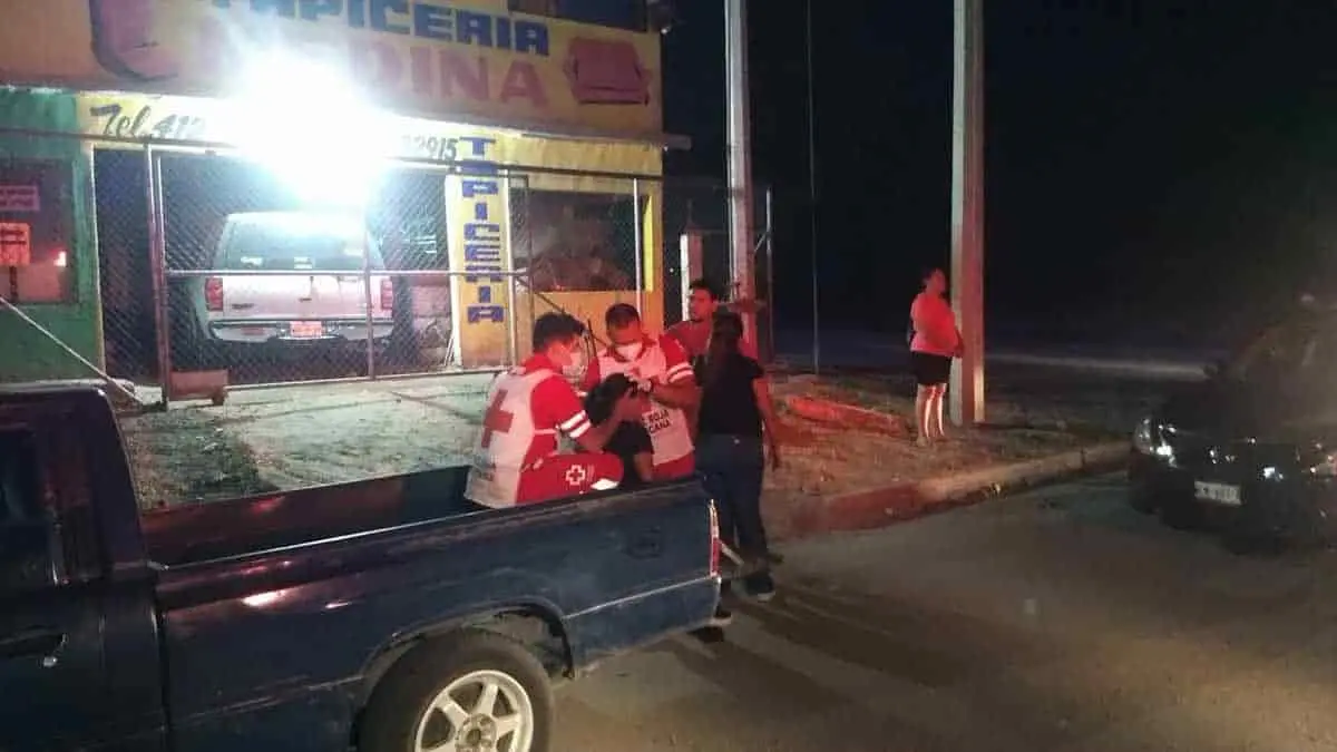 Se accidenta familia en la Aves del Castillo