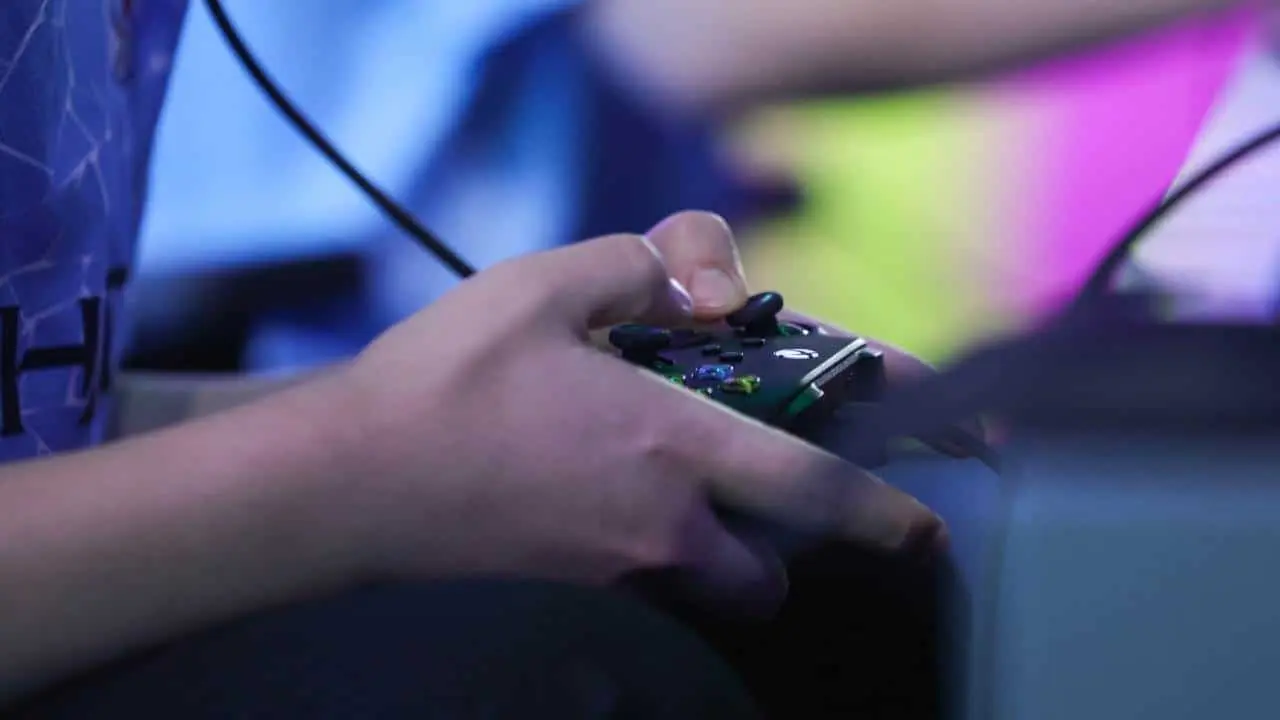 Enganchaba a niños con videojuego Free Fire y los secuestraba