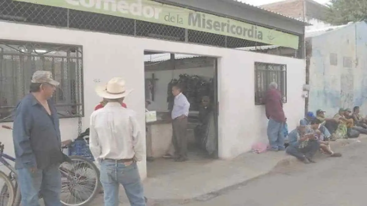Alimentan a personas vulnerables