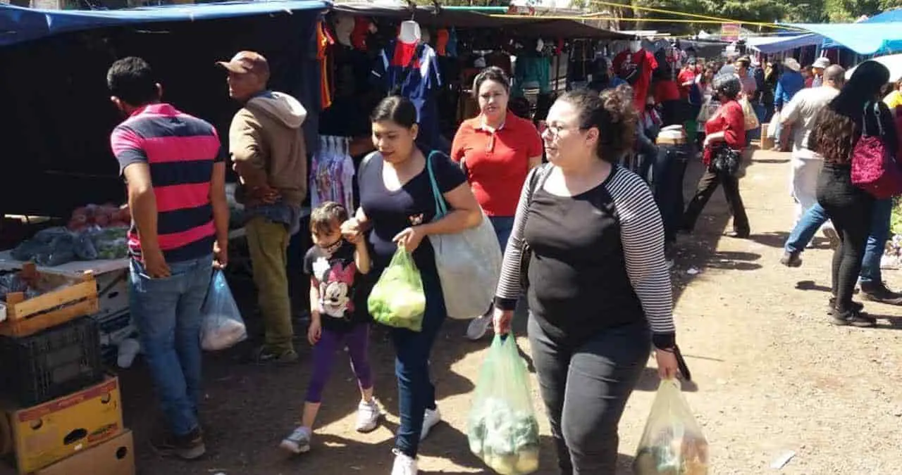 Aplican tiangueros cobro con tarjeta