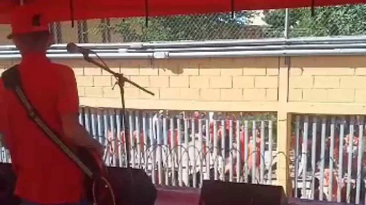 Presos disfrutan de música en vivo