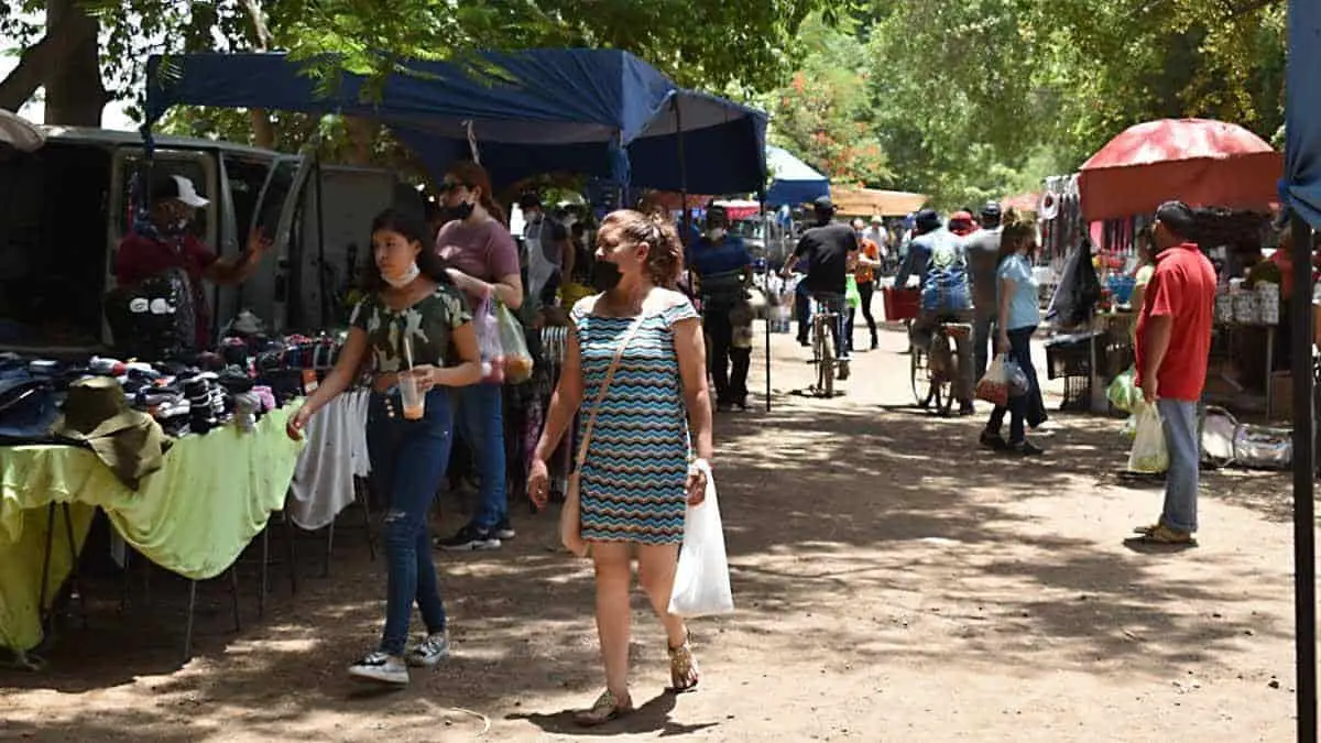 Vacuna CanSino frena a tiangueros