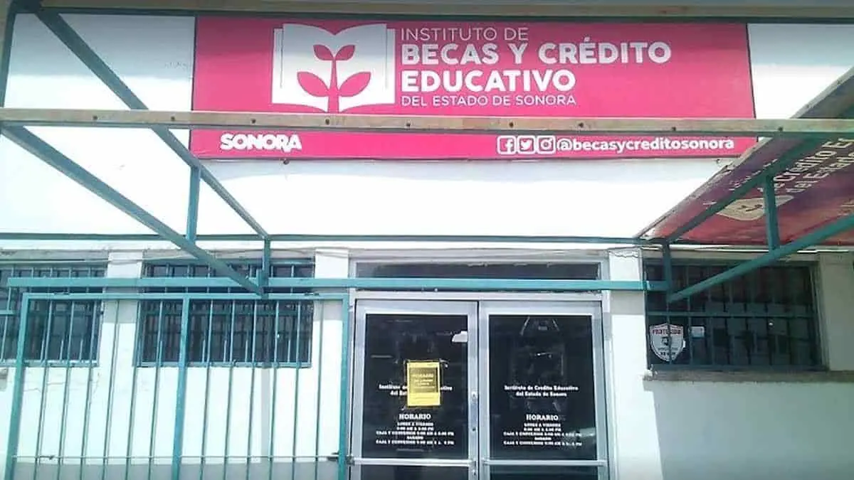 Eliminan intereses a deudores del Crédito Educativo