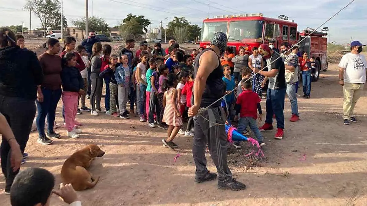 Llevan alegría a los niños de la comunidad El Chorizo