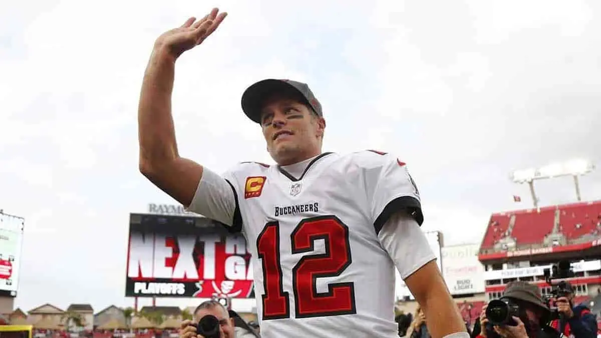 Tom Brady dice adiós a los emparrillados