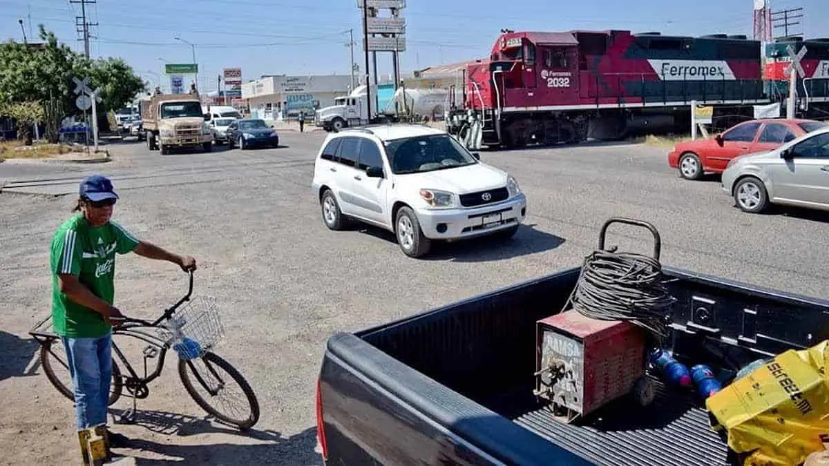 Exigen cambiar patios de maniobras del tren